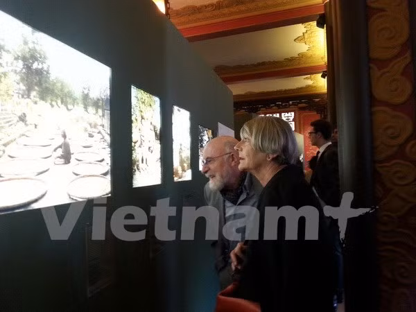 Exposición fotográfica brinda imágenes sobre Hanoi de los años 80 ảnh 1