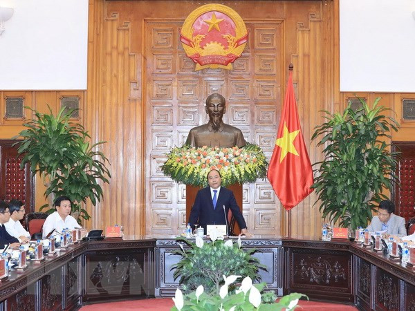 Premier vietnamita y sus asesores debaten medidas destinadas a impulsar el desarrollo económico ảnh 1 Premier vietnamita y sus asesores debaten medidas destinadas a impulsar el desarrollo económico ảnh 1