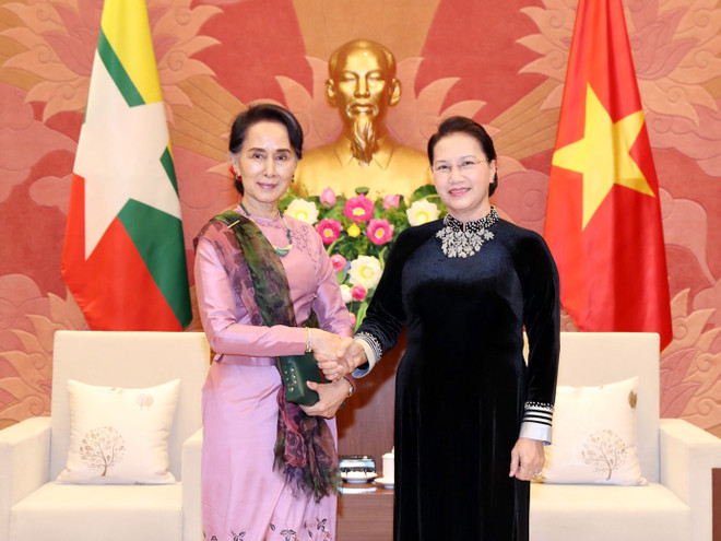 Presidenta del Parlamento de Vietnam destaca papel femenino al recibir a consejera de Estado de Myanmar ảnh 1 Presidenta del Parlamento de Vietnam destaca papel femenino al recibir a consejera de Estado de Myanmar ảnh 1