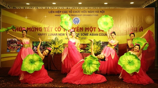Diplomáticos en Hanoi saludan a fiestas tradicionales de Año Nuevo en varios países asiáticos ảnh 1