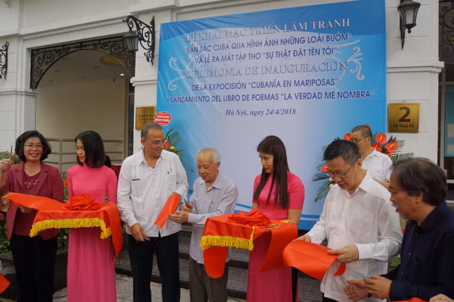Presentan en Hanoi pinturas y libro de Héroe Cubano Antonio Guerrero ảnh 2