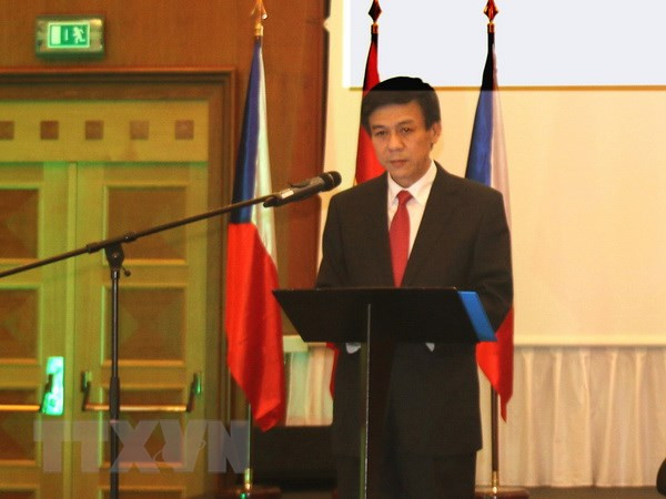 Embajador vietnamita impulsa conexión con localidades checas ảnh 1 Embajador vietnamita impulsa conexión con localidades checas ảnh 1
