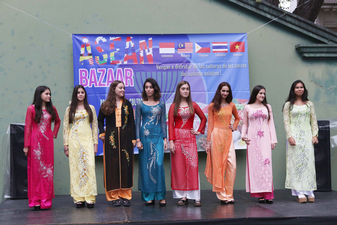 Participa Vietnam en Feria de Bazar de ASEAN en Argentina ảnh 2 Participa Vietnam en Feria de Bazar de ASEAN en Argentina ảnh 2