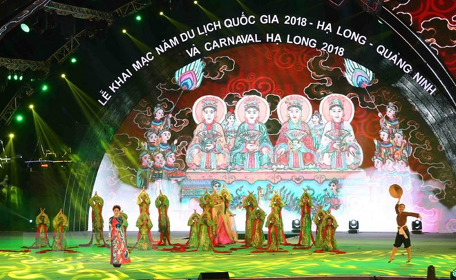 Luces y músicas amenizan ambiente de Ha Long en apertura de Año del Turismo 2018 de Vietnam ảnh 1 Luces y músicas amenizan ambiente de Ha Long en apertura de Año del Turismo 2018 de Vietnam ảnh 1