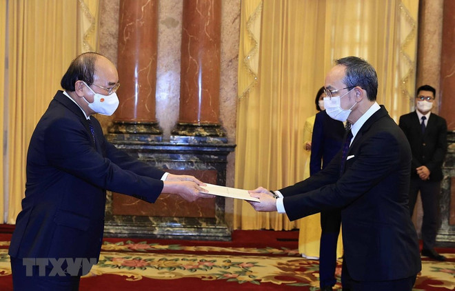 Presidente de Vietnam recibe cartas credenciales de nuevos embajadores en Hanoi ảnh 1 Presidente de Vietnam recibe cartas credenciales de nuevos embajadores en Hanoi ảnh 1