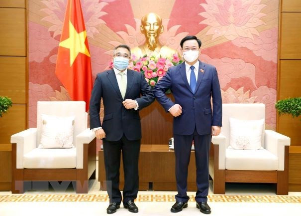 Presidente de la Asamblea Nacional de Vietnam recibe al embajador de Filipinas ảnh 1 Presidente de la Asamblea Nacional de Vietnam recibe al embajador de Filipinas ảnh 1