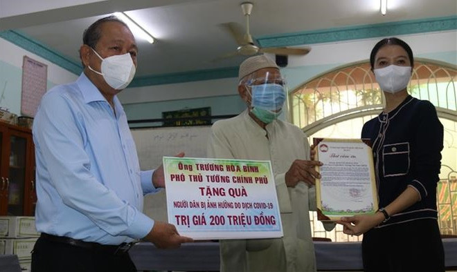 Viceprimer ministro de Vietnam visita a etnia Cham en Ciudad Ho Chi Minh ảnh 1 Viceprimer ministro de Vietnam visita a etnia Cham en Ciudad Ho Chi Minh ảnh 1