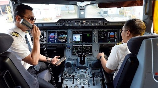Vietnam exige a pilotos vacunarse contra el COVID-19 antes de volar ảnh 1 Vietnam exige a pilotos vacunarse contra el COVID-19 antes de volar ảnh 1