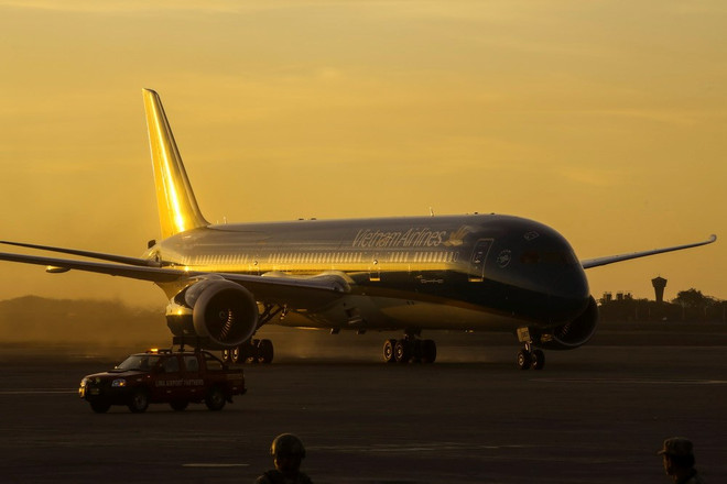 [Foto] Presidente de Vietnam llega a Perú para la Cumbre de APEC ảnh 4