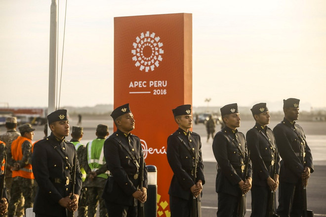 [Foto] Presidente de Vietnam llega a Perú para la Cumbre de APEC ảnh 5