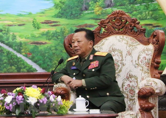Vietnam y Laos deben consolidar aún más relaciones militares, afirma ministro laosiano ảnh 1 Vietnam y Laos deben consolidar aún más relaciones militares, afirma ministro laosiano ảnh 1