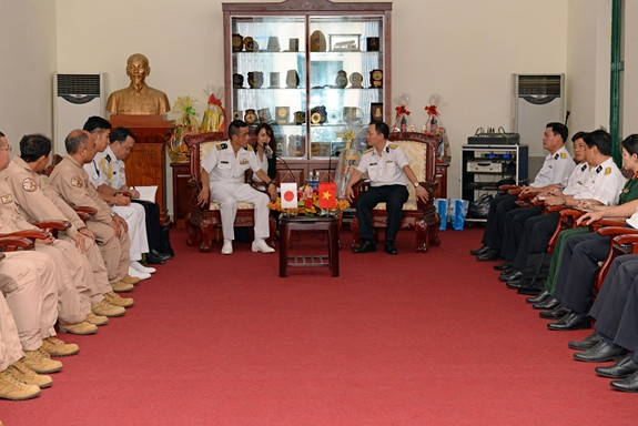 Visita Vietnam delegación de la Fuerza Marítima de Autodefensa de Japón ảnh 1 Visita Vietnam delegación de la Fuerza Marítima de Autodefensa de Japón ảnh 1