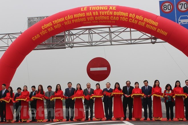 Premier de Vietnam asistió a inauguración de importante obra vial ảnh 1 Premier de Vietnam asistió a inauguración de importante obra vial ảnh 1
