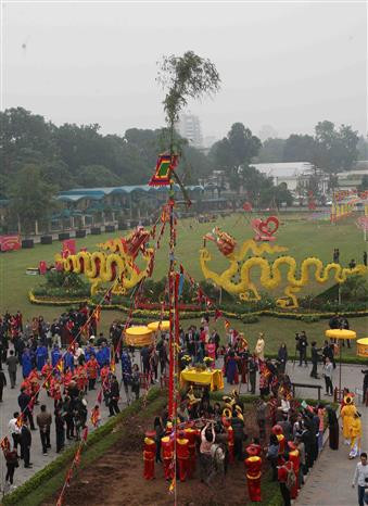 Reviven en Hanoi tradiciones del Año Nuevo Lunar ảnh 1 Reviven en Hanoi tradiciones del Año Nuevo Lunar ảnh 1