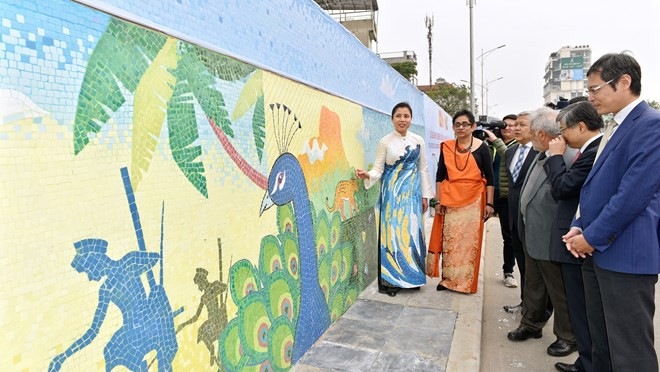 Presentan en Mural Cerámico de Hanoi bellezas naturales y culturales de Sri Lanka ảnh 1 Presentan en Mural Cerámico de Hanoi bellezas naturales y culturales de Sri Lanka ảnh 1
