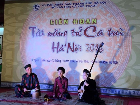 Celebran festival en Vietnam para revitalizar género musical tradicional de Ca Tru ảnh 1 Celebran festival en Vietnam para revitalizar género musical tradicional de Ca Tru ảnh 1