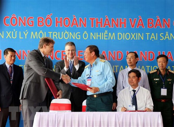 Completan desintoxicación de área contaminada por dioxina en aeropuerto vietnamita ảnh 1 Completan desintoxicación de área contaminada por dioxina en aeropuerto vietnamita ảnh 1
