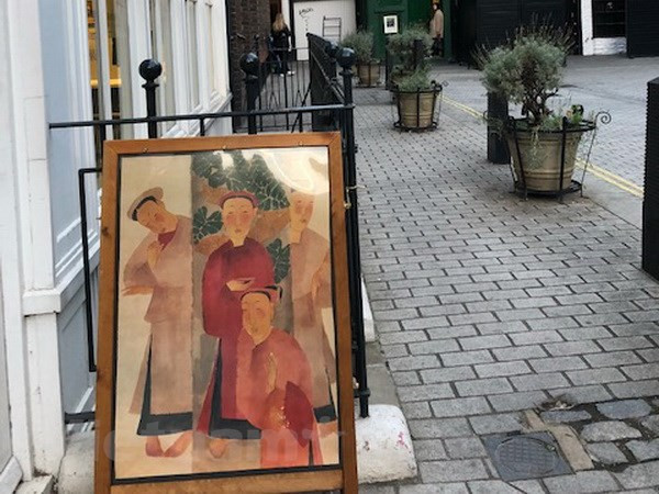 Público de Londres impresionado ante cuadros de famosos pintores vietnamitas ảnh 1 Público de Londres impresionado ante cuadros de famosos pintores vietnamitas ảnh 1