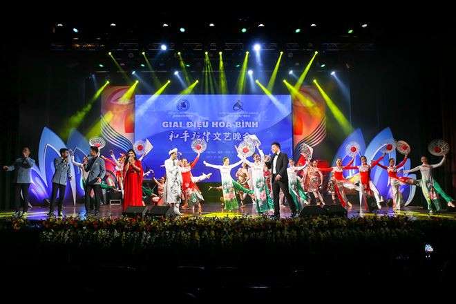 Concurso de canto promueve lazos de amistad Vietnam-China ảnh 1 Concurso de canto promueve lazos de amistad Vietnam-China ảnh 1