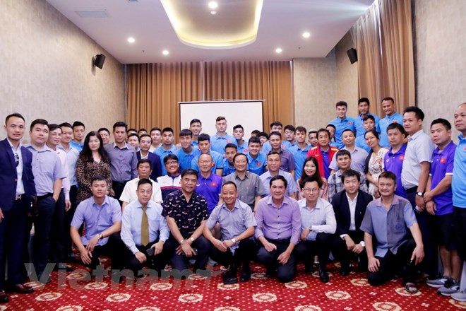 AFF Suzuki Cup: embajador vietnamita en Laos motiva a equipo nacional de fútbol antes de primer partido ảnh 1