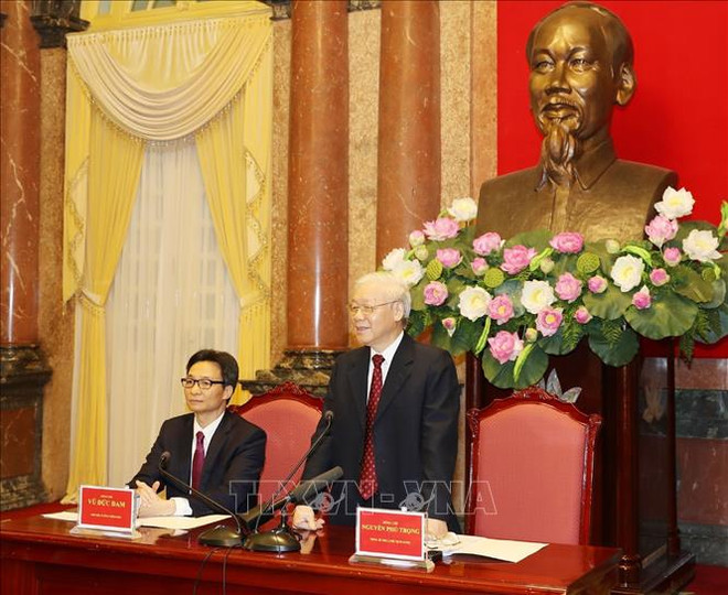 Máximo dirigente de Vietnam dialoga con destacados estudiantes ảnh 1 Máximo dirigente de Vietnam dialoga con destacados estudiantes ảnh 1