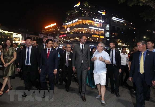 Concluye primer ministro francés visita oficial a Vietnam ảnh 1 Concluye primer ministro francés visita oficial a Vietnam ảnh 1