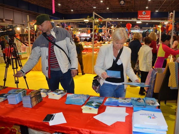 Productos artesanales vietnamitas en Feria Internacional en Francia ảnh 1