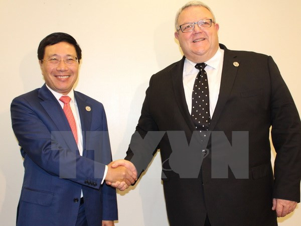 Vietnam fortalece lazos internacionales en actividades al margen de AMM- 50 ảnh 1