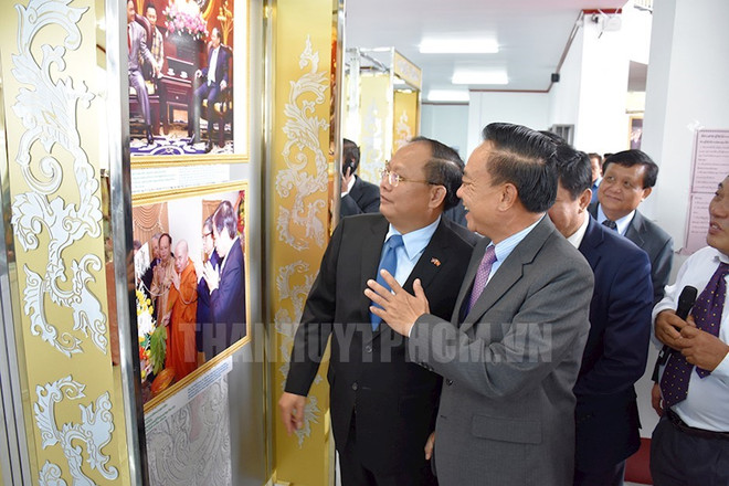 Inauguran en Xiang Khouang exposición fotográfica sobre relaciones Vietnam- Laos ảnh 1 Inauguran en Xiang Khouang exposición fotográfica sobre relaciones Vietnam- Laos ảnh 1
