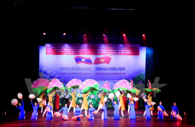 Programa artístico saluda aniversario 55 de establecimiento de nexos Vietnam- Laos ảnh 1 Programa artístico saluda aniversario 55 de establecimiento de nexos Vietnam- Laos ảnh 1