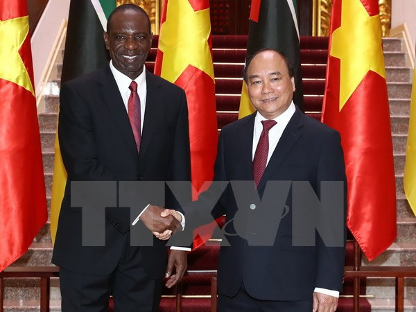 Primer Ministro de Mozambique finaliza visita a Vietnam ảnh 1 Primer Ministro de Mozambique finaliza visita a Vietnam ảnh 1
