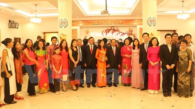 Comunidades vietnamitas en extranjero festejan el Tet de 2017 ảnh 1 Comunidades vietnamitas en extranjero festejan el Tet de 2017 ảnh 1