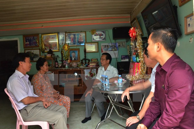 Presentan obsequios de Tet a familias vietnamitas-camboyanas en Phnom Penh ảnh 1 Presentan obsequios de Tet a familias vietnamitas-camboyanas en Phnom Penh ảnh 1