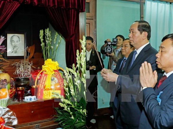 Presidente de Vietnam rinde homenaje a Ho Chi Minh ảnh 1 Presidente de Vietnam rinde homenaje a Ho Chi Minh ảnh 1