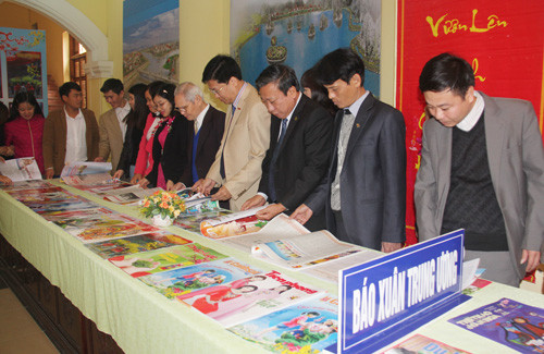Celebran en localidades vietnamitas Festival Primaveral de la Prensa ảnh 1