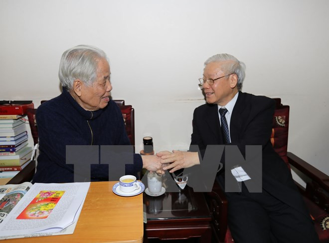Líder partidista de Vietnam rinde tributo a sus predecesores ảnh 1