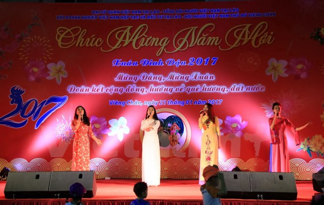 Vietnamitas en Laos y Japón celebran fiesta tradicional ảnh 1 Vietnamitas en Laos y Japón celebran fiesta tradicional ảnh 1