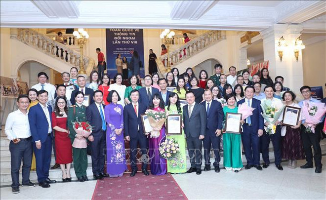 Entregan en Vietnam premios del concurso nacional de informaciones al exterior ảnh 2 Entregan en Vietnam premios del concurso nacional de informaciones al exterior ảnh 2
