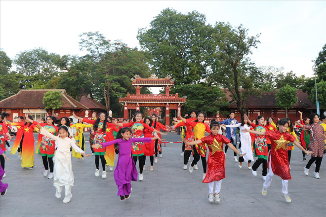 Festival de Ao dai en Hanoi promoverá turismo municipal ảnh 2