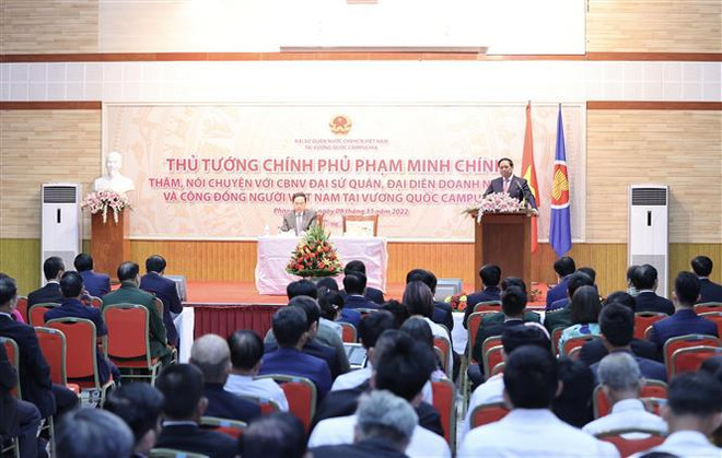 Primer ministro de Vietnam se reúne con comunidad de connacionales en Camboya ảnh 1
