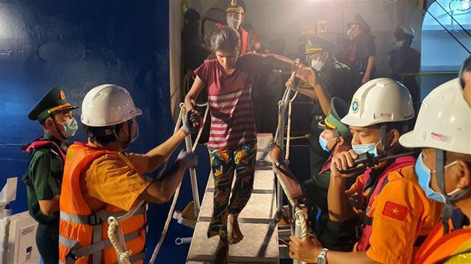 Rescatan más de 300 ciudadanos de Sri Lanka en peligro en aguas vietnamitas ảnh 1 Rescatan más de 300 ciudadanos de Sri Lanka en peligro en aguas vietnamitas ảnh 1