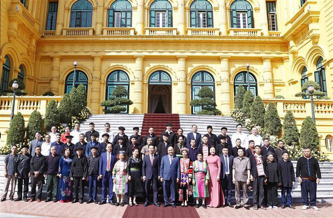 Presidente de Vietnam se reúne con personas prestigiosas de Ha Giang ảnh 2 Presidente de Vietnam se reúne con personas prestigiosas de Ha Giang ảnh 2