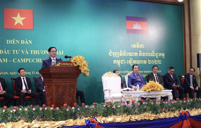 Premieres de Vietnam y Camboya asisten al Foro de promoción de comercio e inversiones ảnh 1