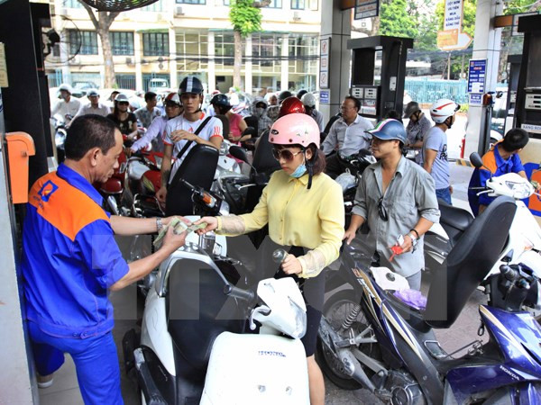 Ligera reducción de precios de combustibles en Vietnam ảnh 1