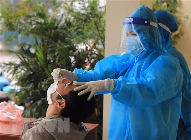 Número de casos de COVID-19 disminuye en Vietnam ảnh 1