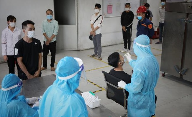 Primer Ministro de Vietnam insta a intensificar medidas preventivas del COVID-19 ảnh 1 Primer Ministro de Vietnam insta a intensificar medidas preventivas del COVID-19 ảnh 1
