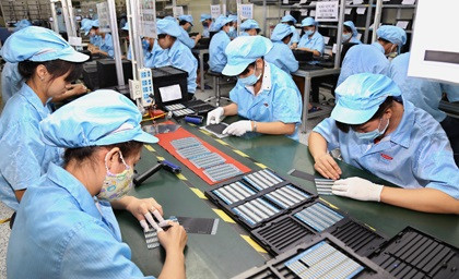 Máxima protección de derechos de trabajadores y empleadores vietnamitas en medio del COVID-19 ảnh 1 Máxima protección de derechos de trabajadores y empleadores vietnamitas en medio del COVID-19 ảnh 1