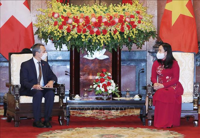 Suiza ofrece ayuda a Vietnam en lucha contra COVID-19 ảnh 1