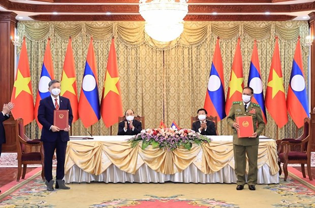 Vietnam presenta altas distinciones al Ministerio de Seguridad Pública de Laos ảnh 1 Vietnam presenta altas distinciones al Ministerio de Seguridad Pública de Laos ảnh 1