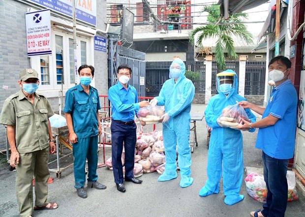 Ciudad Ho Chi Minh ofrece apoyo millonario a 300 mil trabajadores afectados por COVID-19 ảnh 1